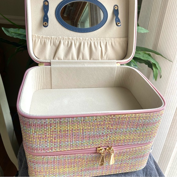 Vince Camuto large two tier train case in pastel tweed with mirror and gold - Picture 1 of 16